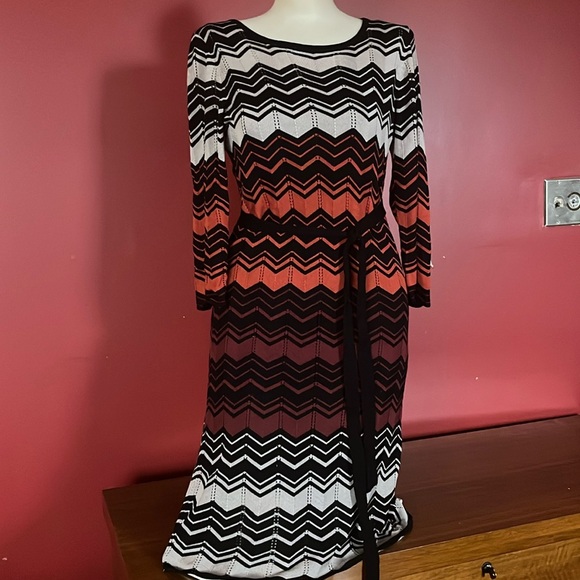 Dress Barn Dresses & Skirts - Like new db established 1962 2 layer chevron dress